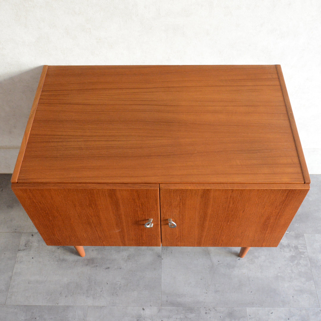 デンマーク ヴィンテージ チークキャビネット 13