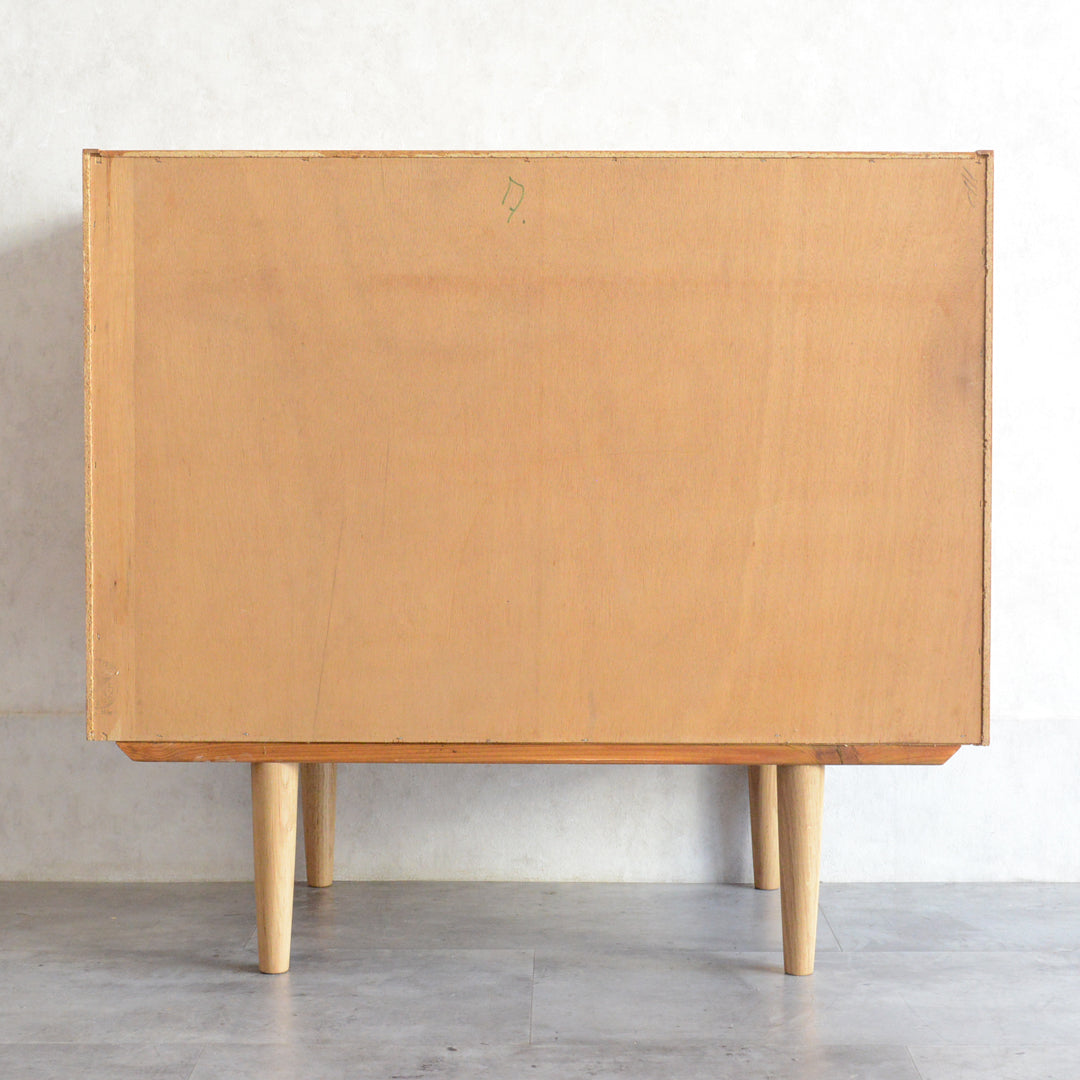 デンマーク ヴィンテージ  抽斗付 オークキャビネット 5-119