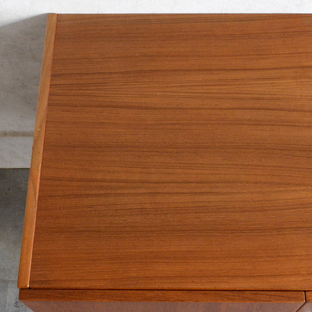 デンマーク ヴィンテージ チークキャビネット 13