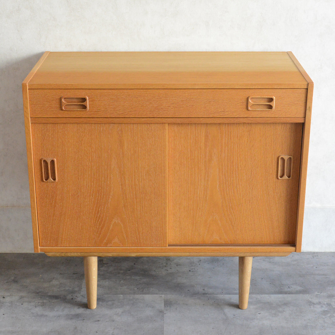 デンマーク ヴィンテージ  抽斗付 オークキャビネット 5-119