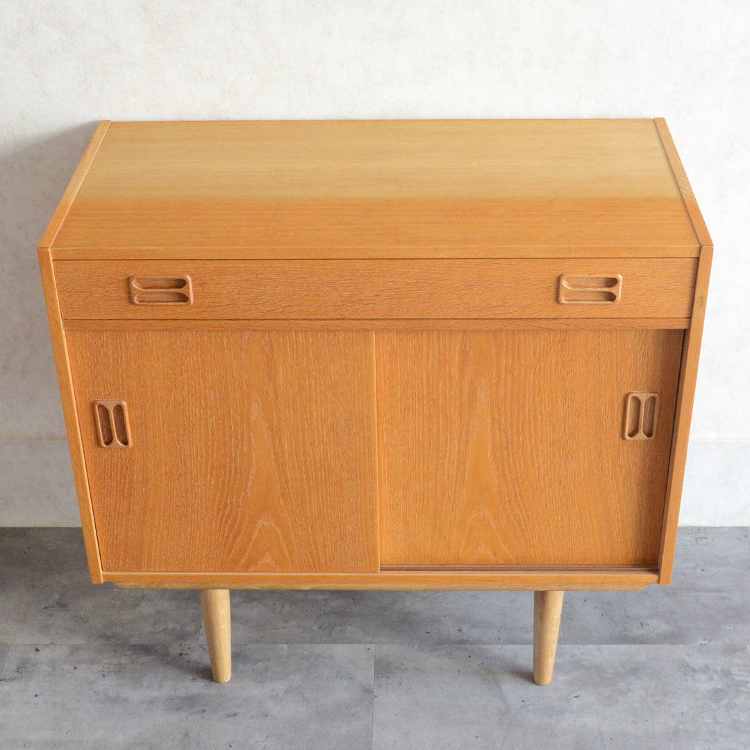 デンマーク ヴィンテージ  抽斗付 オークキャビネット 5-119