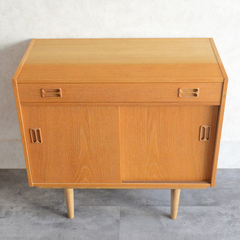 デンマーク ヴィンテージ  抽斗付 オークキャビネット 5-119