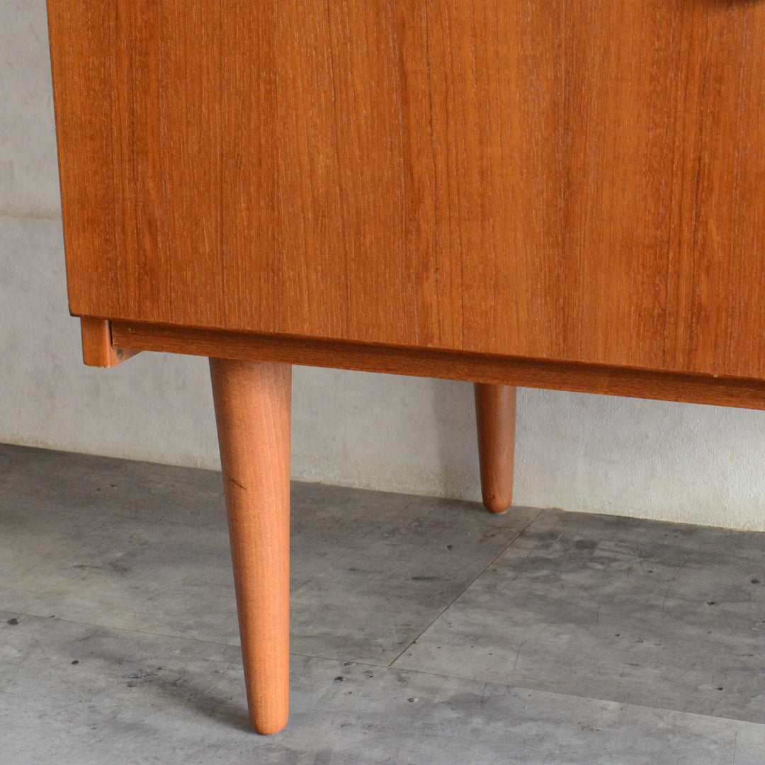 デンマーク ヴィンテージ チークキャビネット 13