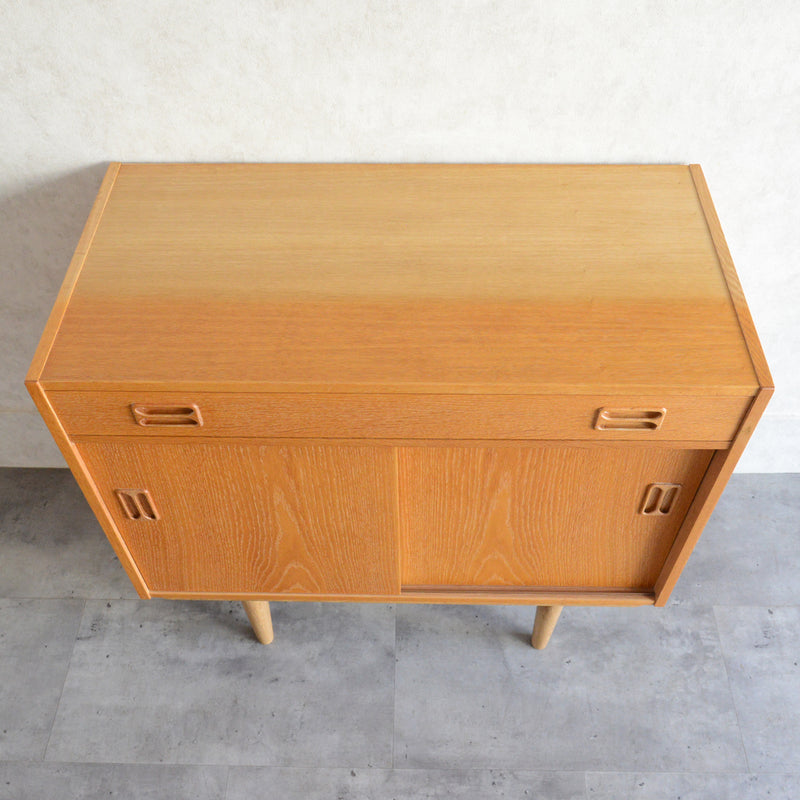 デンマーク ヴィンテージ  抽斗付 オークキャビネット 5-119