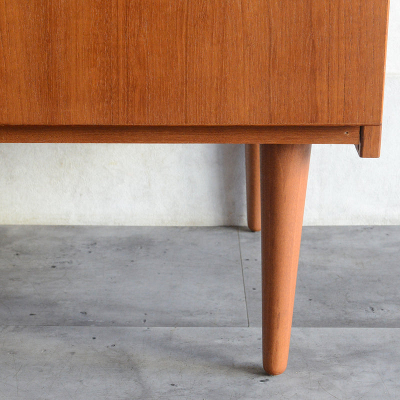 デンマーク ヴィンテージ チークキャビネット 13