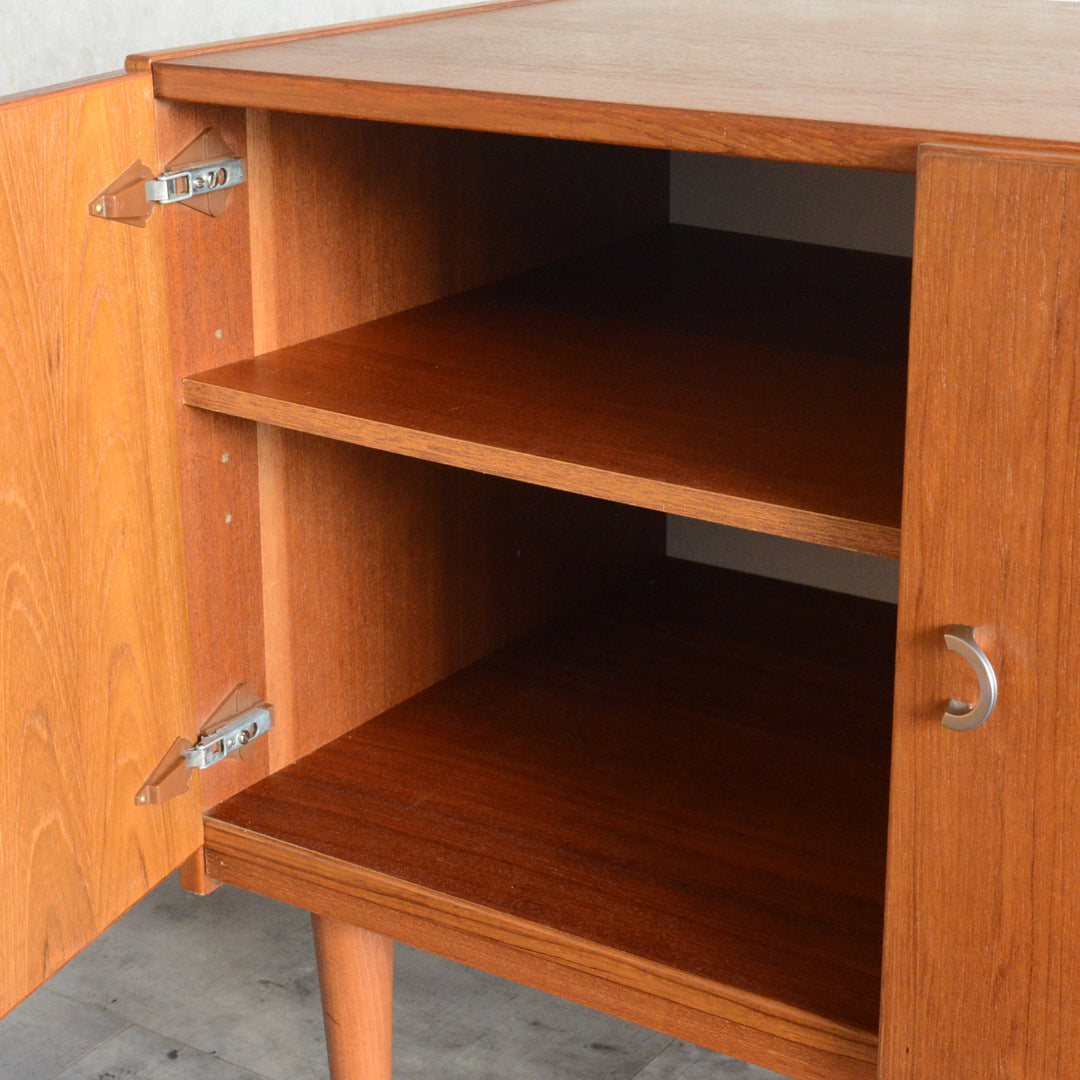 デンマーク ヴィンテージ チークキャビネット 13