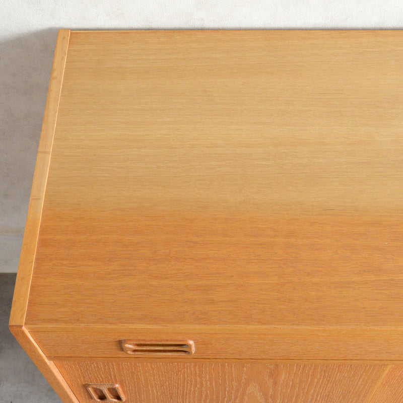 デンマーク ヴィンテージ  抽斗付 オークキャビネット 5-119