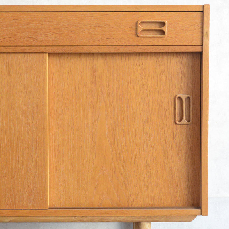 デンマーク ヴィンテージ  抽斗付 オークキャビネット 5-119