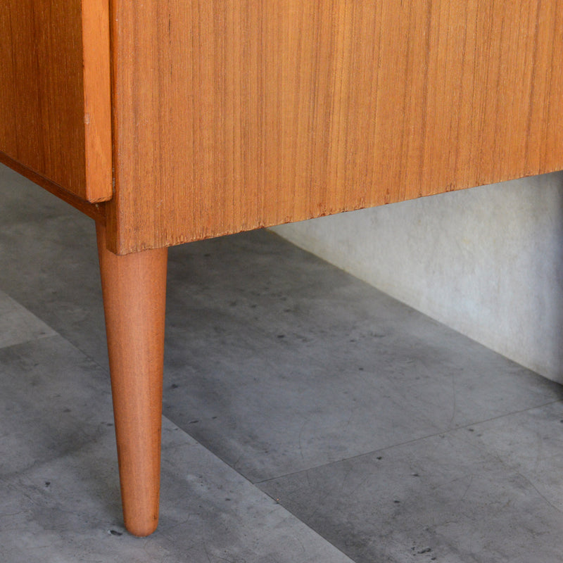 デンマーク ヴィンテージ チークキャビネット 13