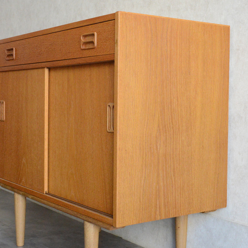 デンマーク ヴィンテージ  抽斗付 オークキャビネット 5-119