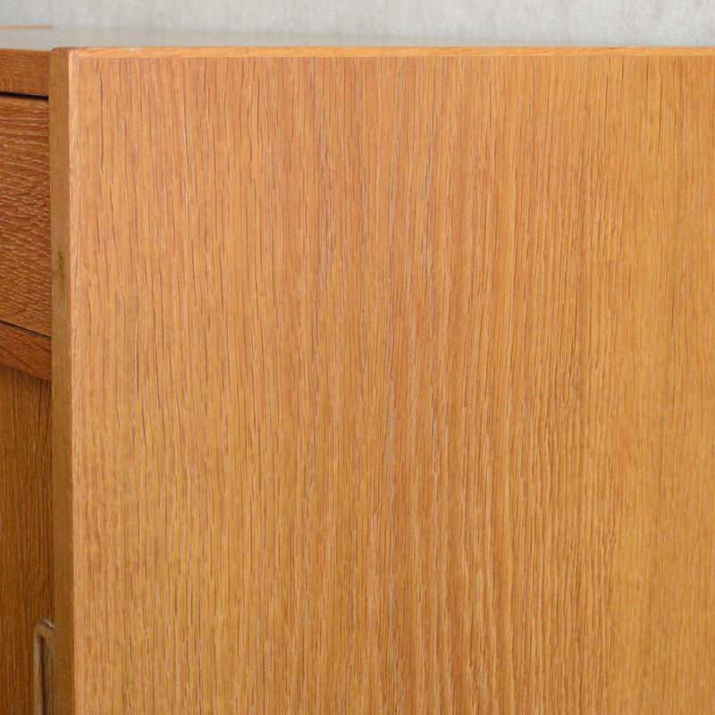 デンマーク ヴィンテージ  抽斗付 オークキャビネット 5-119