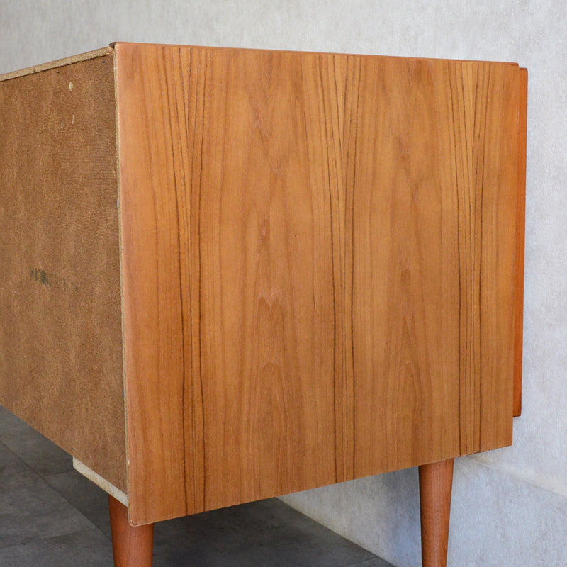 デンマーク ヴィンテージ チークキャビネット 13