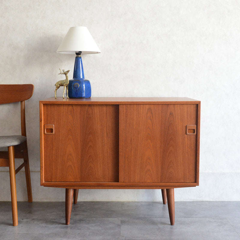 デンマーク ヴィンテージ  チーク スモールキャビネット 5-126