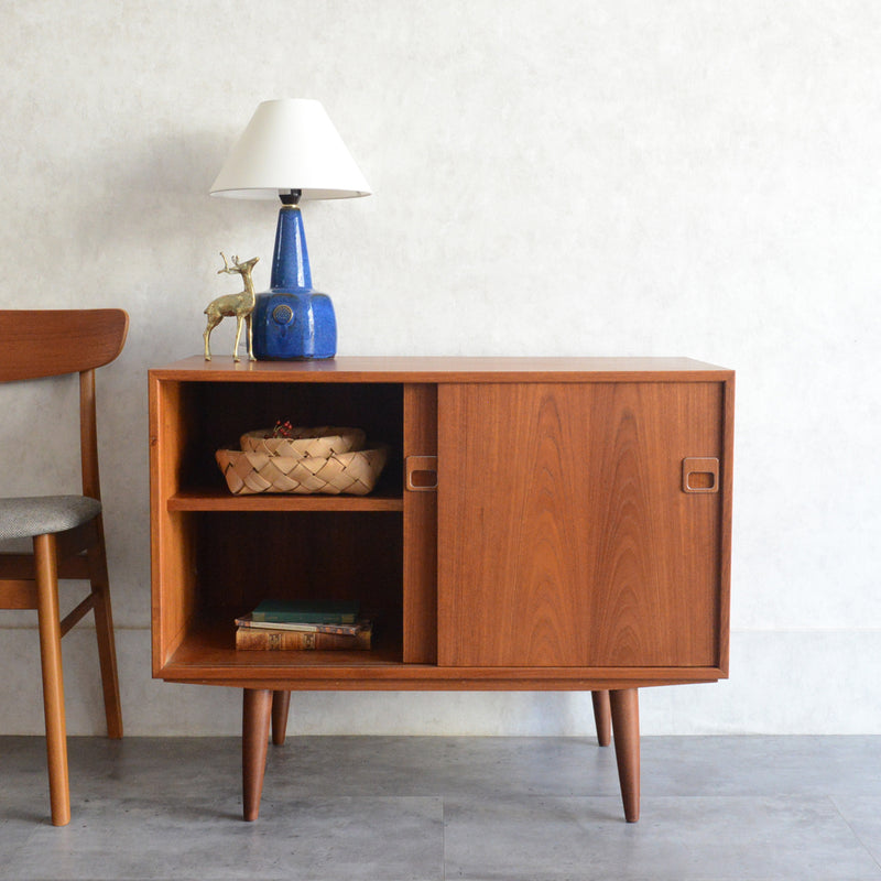 デンマーク ヴィンテージ  チーク スモールキャビネット 5-126