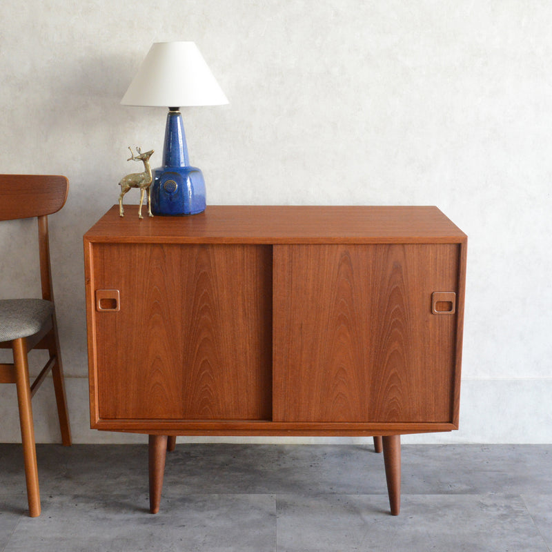 デンマーク ヴィンテージ  チーク スモールキャビネット 5-126