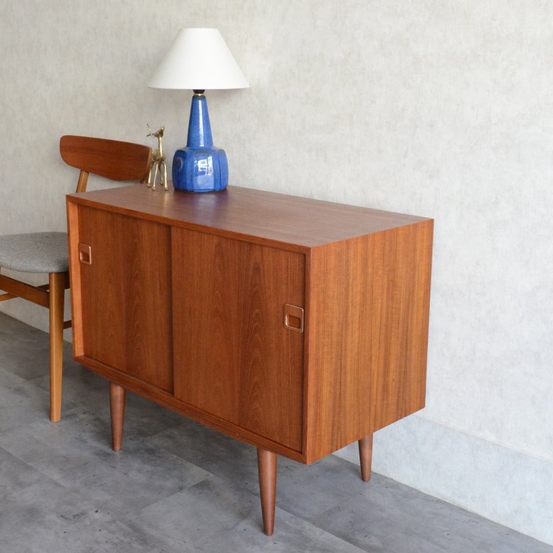 デンマーク ヴィンテージ  チーク スモールキャビネット 5-126