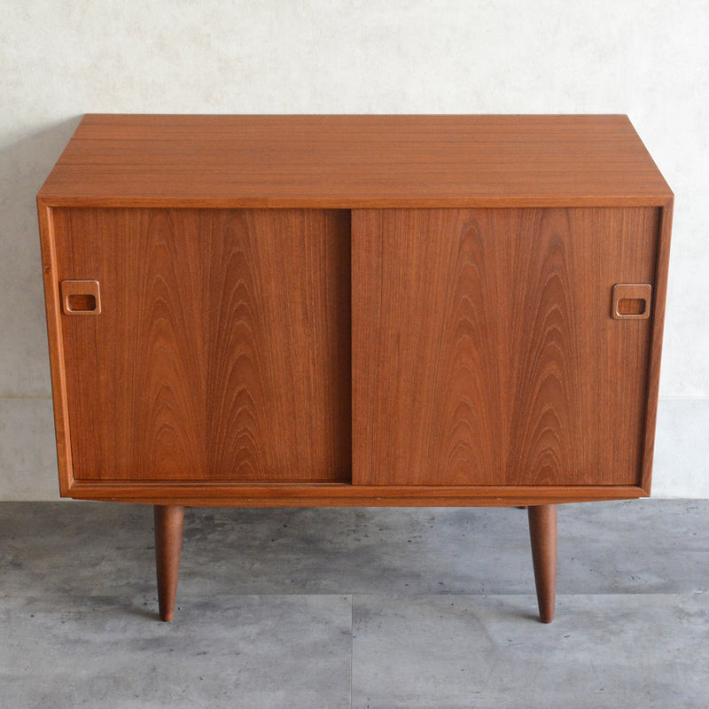 デンマーク ヴィンテージ  チーク スモールキャビネット 5-126