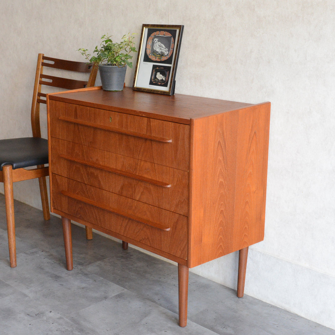 デンマークヴィンテージ  チーク３段チェストD-11(鍵付)