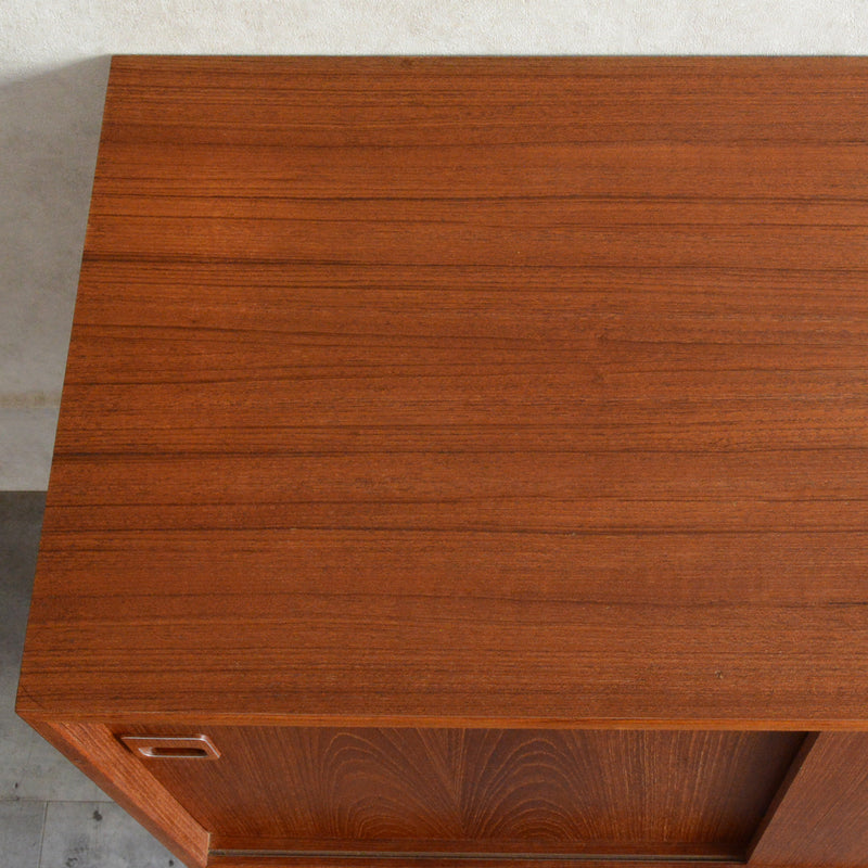 デンマーク ヴィンテージ  チーク スモールキャビネット 5-126