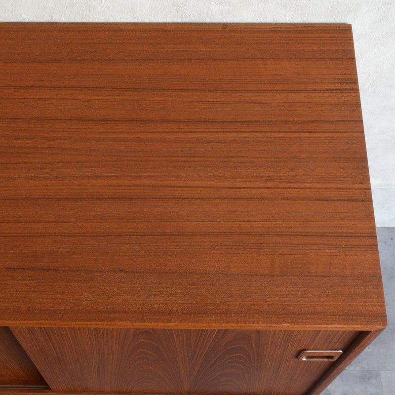 デンマーク ヴィンテージ  チーク スモールキャビネット 5-126