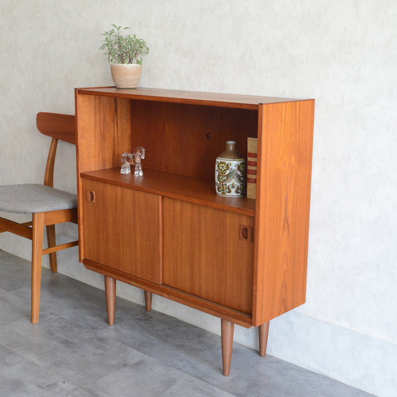 デンマーク ヴィンテージ チーク シェルフ (扉付）6-36