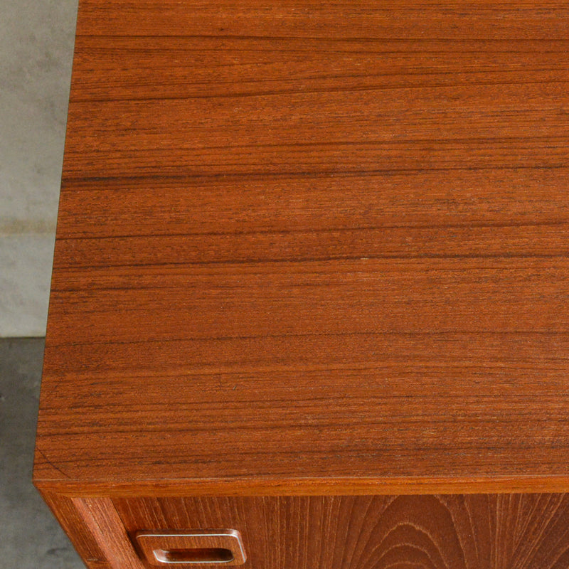 デンマーク ヴィンテージ  チーク スモールキャビネット 5-126