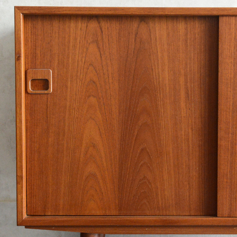 デンマーク ヴィンテージ  チーク スモールキャビネット 5-126
