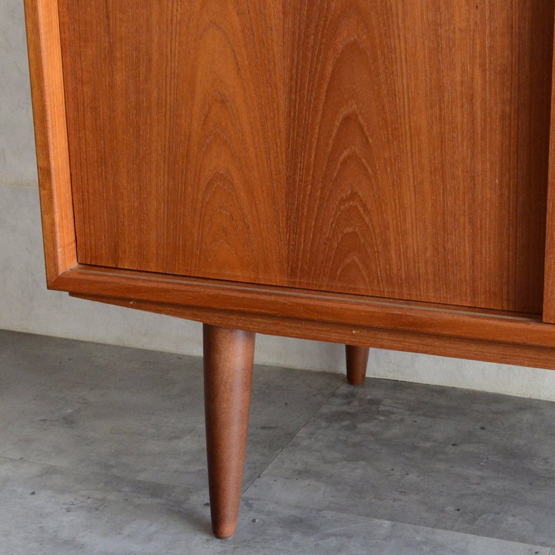 デンマーク ヴィンテージ  チーク スモールキャビネット 5-126