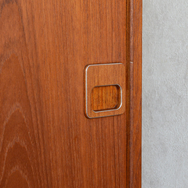 デンマーク ヴィンテージ  チーク スモールキャビネット 5-126