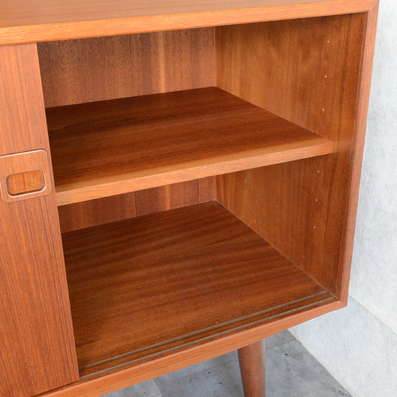 デンマーク ヴィンテージ  チーク スモールキャビネット 5-126