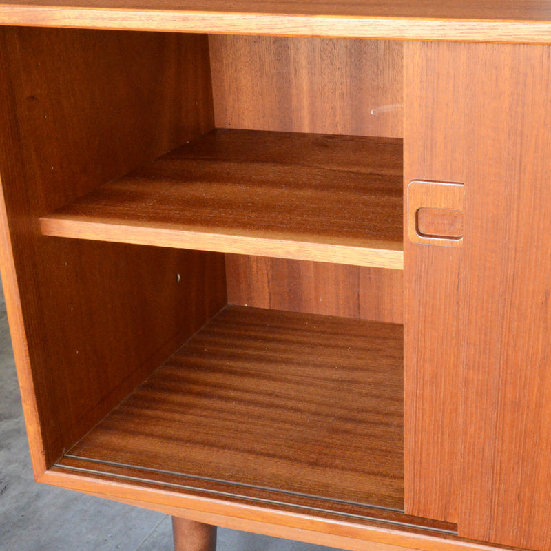 デンマーク ヴィンテージ  チーク スモールキャビネット 5-126