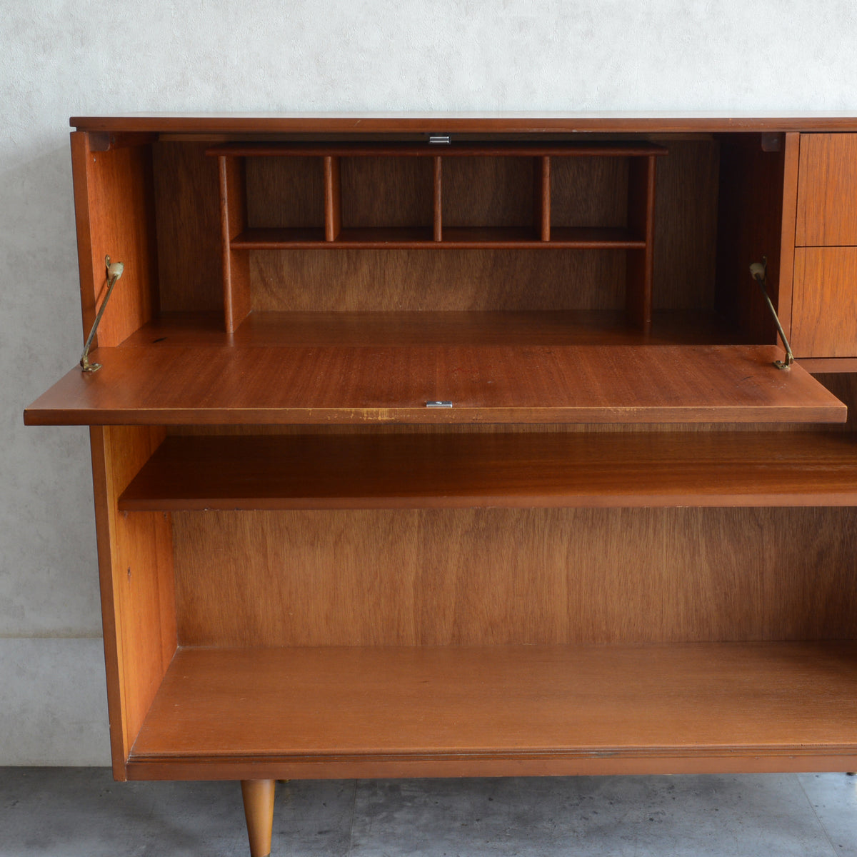 60s ヴィンテージ ガラスキャビネット 51 (抽斗・フラップ扉付）