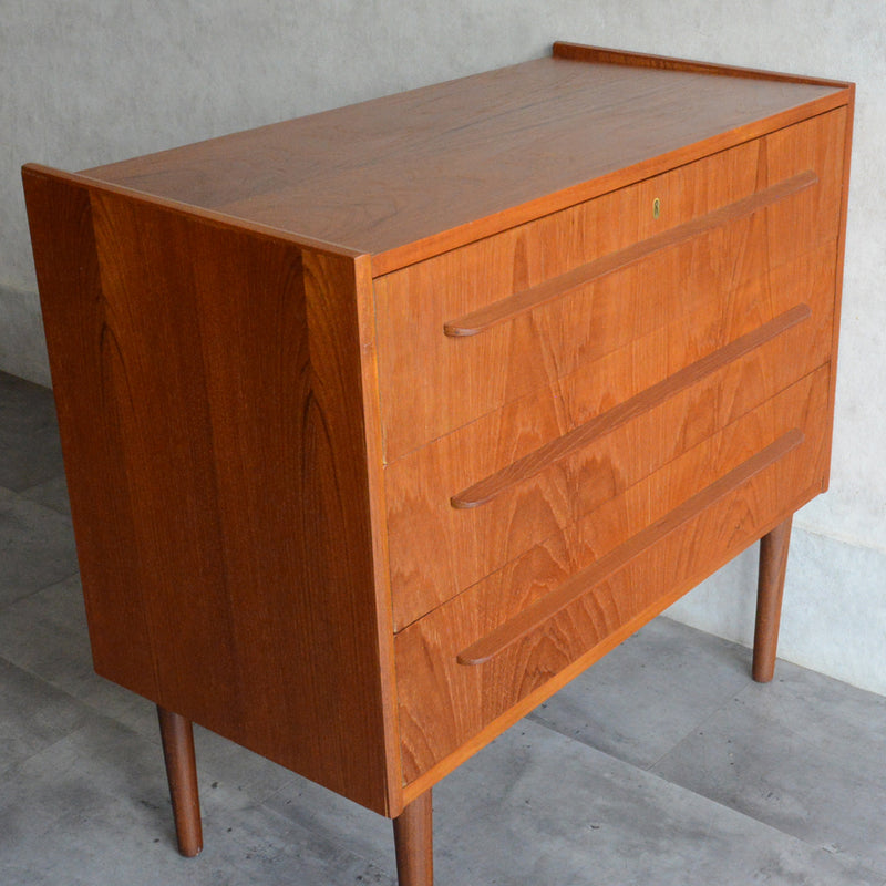 デンマークヴィンテージ  チーク３段チェストD-11(鍵付)