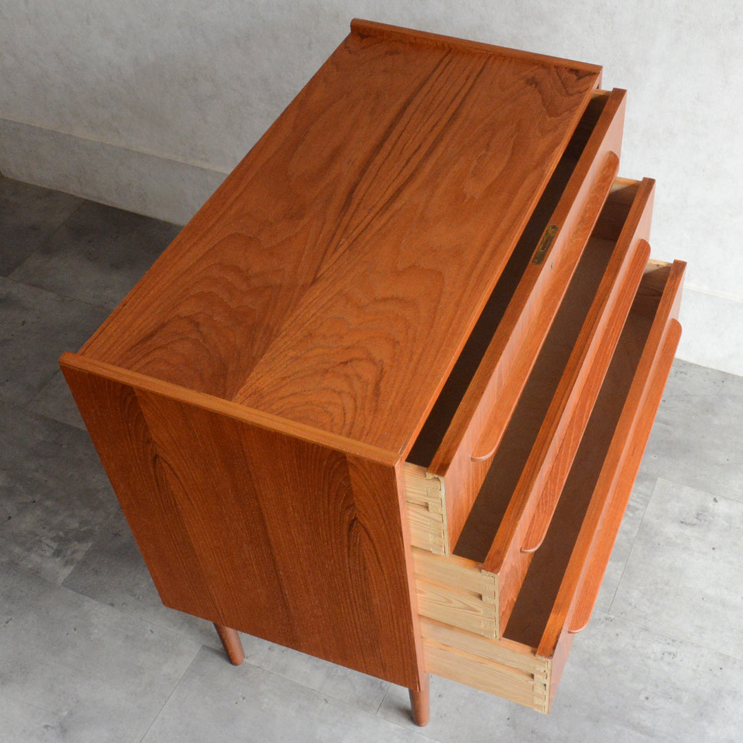 デンマークヴィンテージ  チーク３段チェストD-11(鍵付)