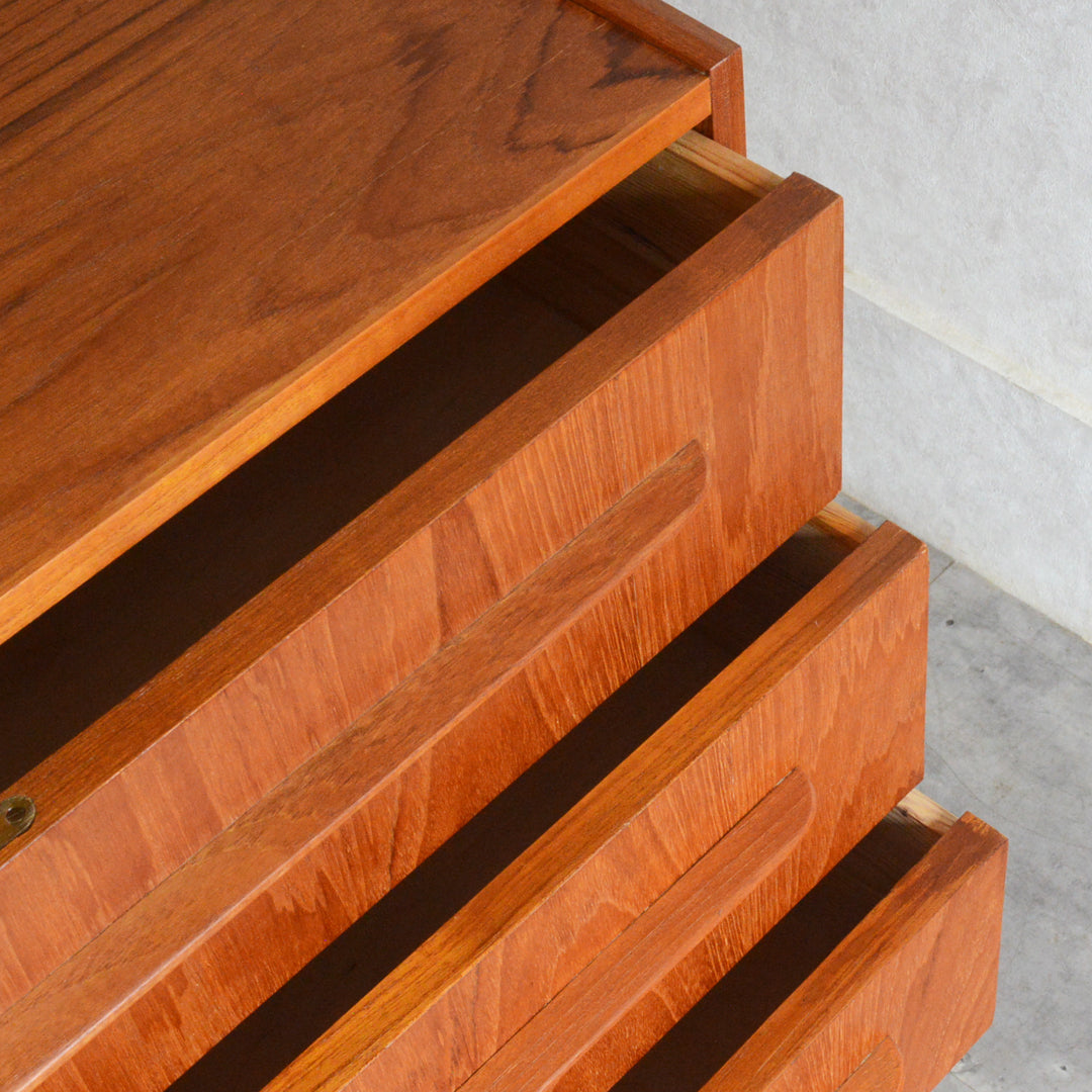 デンマークヴィンテージ  チーク３段チェストD-11(鍵付)