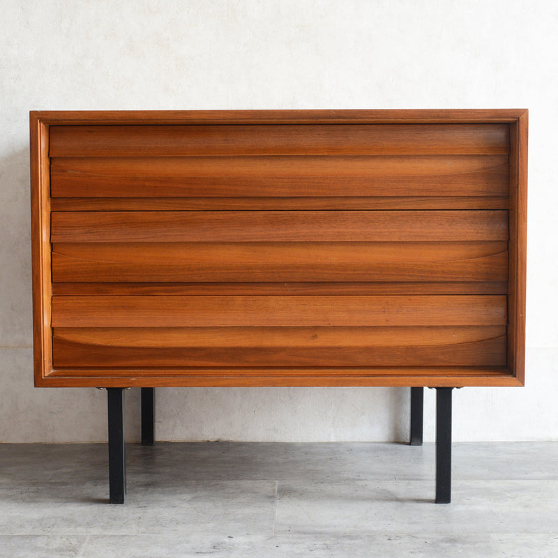 スウェーデン ヴィンテージ  ３段チェスト13 (アイアンレッグ）