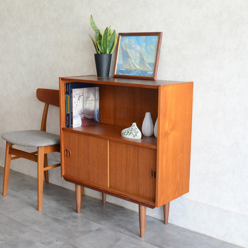 デンマーク ヴィンテージ チーク 2段シェルフ 5-99　（木扉付）