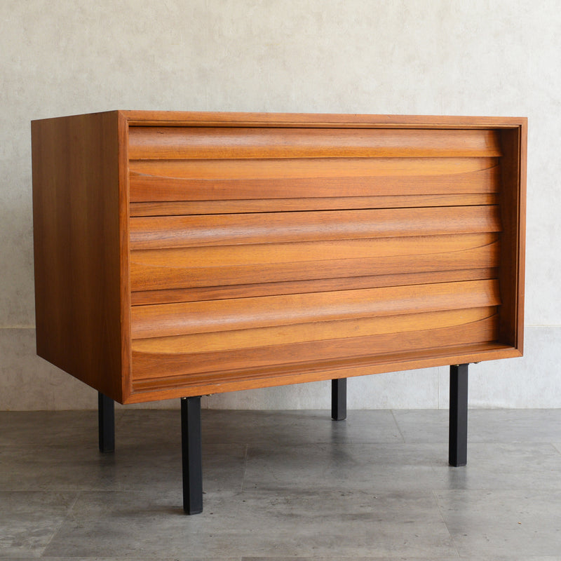 スウェーデン ヴィンテージ  ３段チェスト13 (アイアンレッグ）