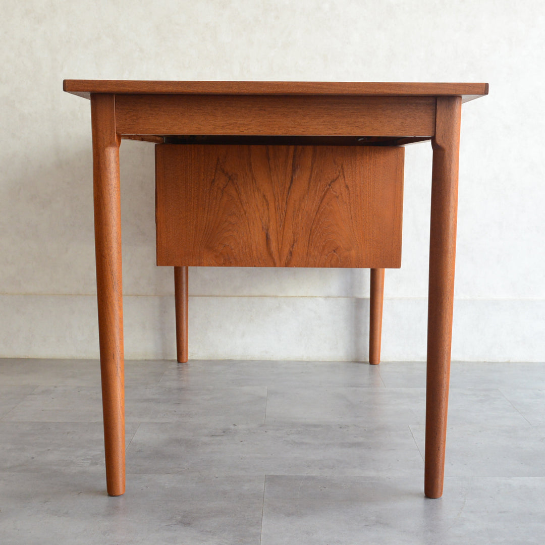 デンマークヴィンテージ チークデスク5-168