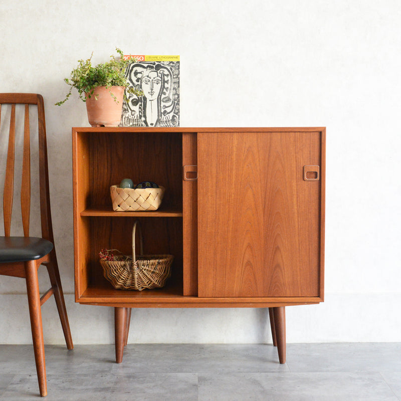 デンマーク ヴィンテージ チーク ナローキャビネット 5-122