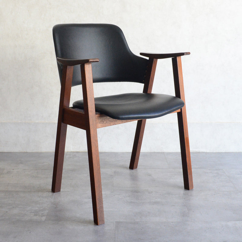 オランダヴィンテージ　アームチェア02（張替済・黒レザー）