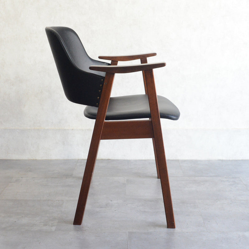 オランダヴィンテージ　アームチェア02（張替済・黒レザー）