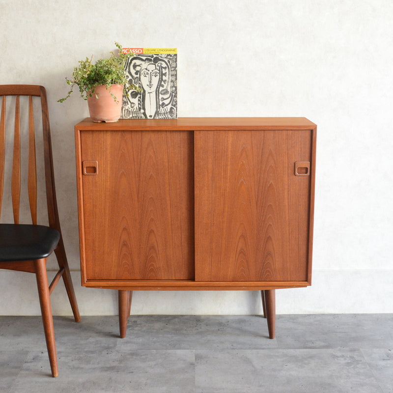 デンマーク ヴィンテージ チーク ナローキャビネット 5-122