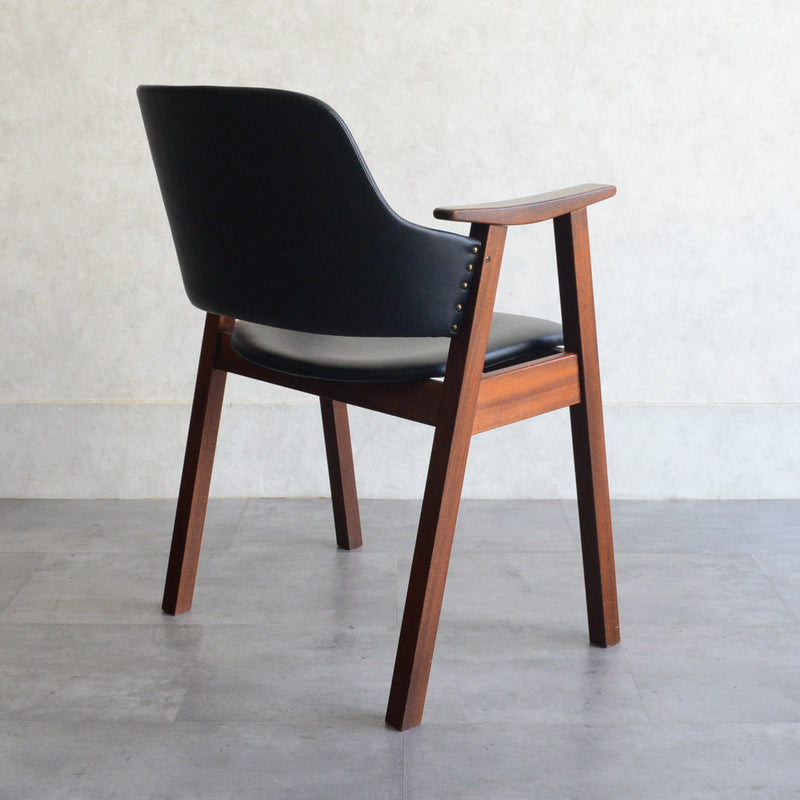 オランダヴィンテージ　アームチェア02（張替済・黒レザー）