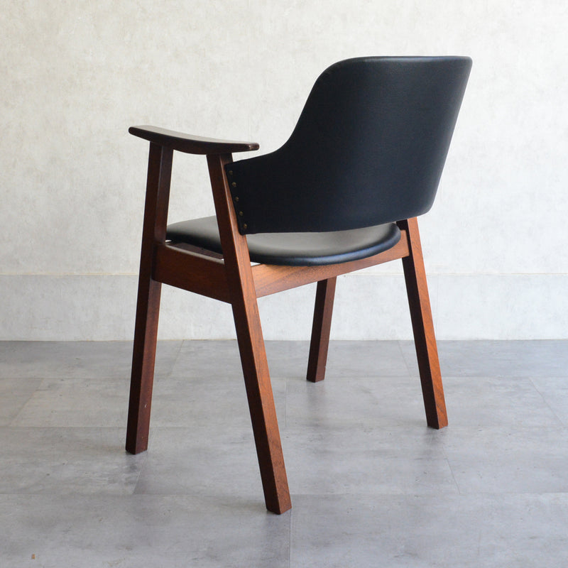 オランダヴィンテージ　アームチェア02（張替済・黒レザー）