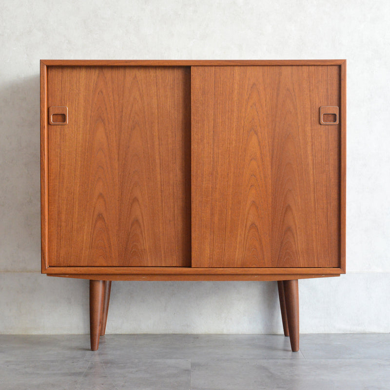 デンマーク ヴィンテージ チーク ナローキャビネット 5-122