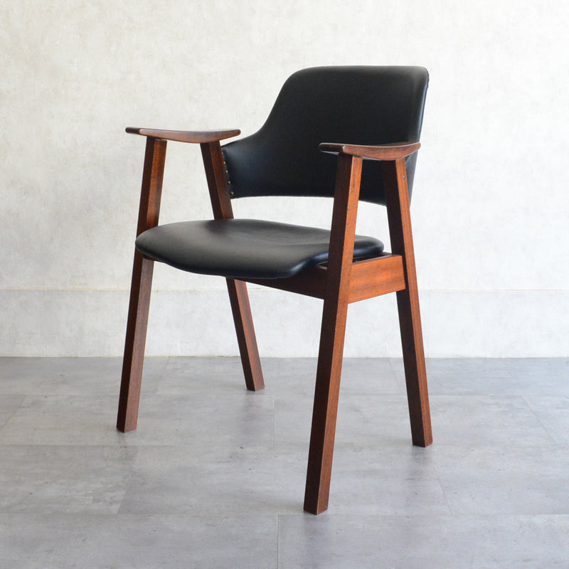 オランダヴィンテージ　アームチェア02（張替済・黒レザー）