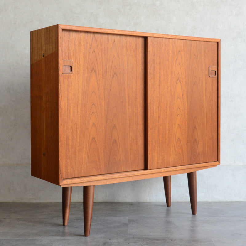 デンマーク ヴィンテージ チーク ナローキャビネット 5-122