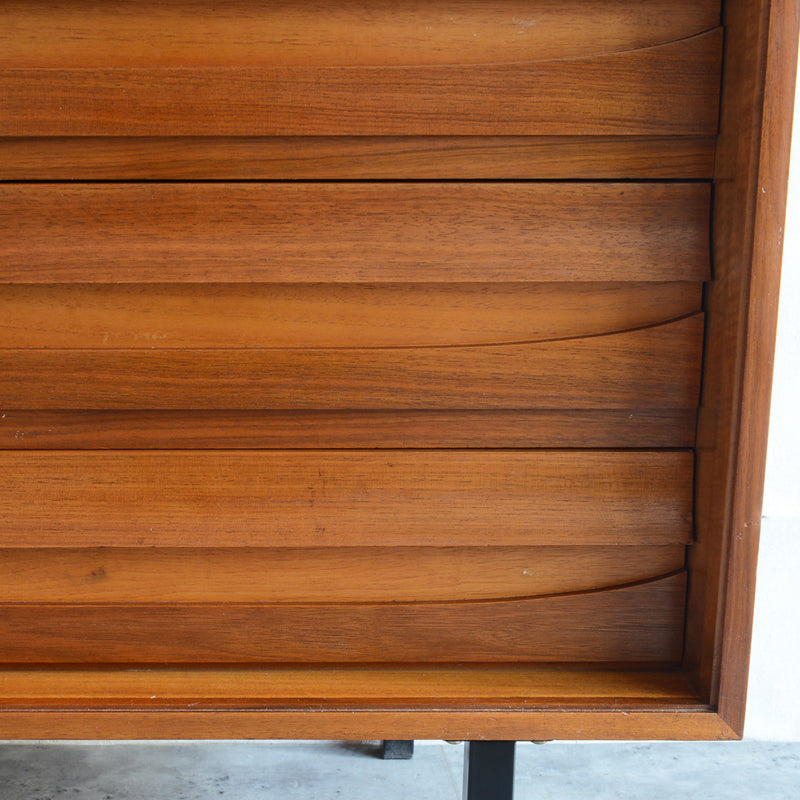 スウェーデン ヴィンテージ  ３段チェスト13 (アイアンレッグ）