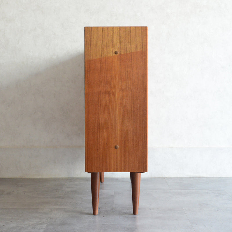 デンマーク ヴィンテージ チーク ナローキャビネット 5-122